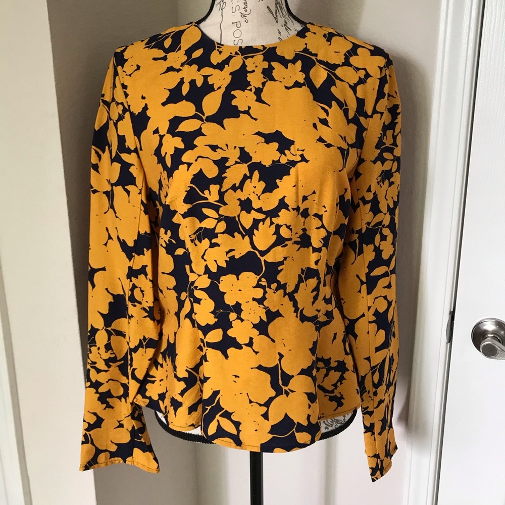 Classy H & M Woman’s top. New top.